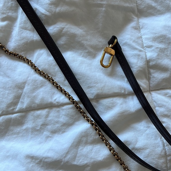 Louis Vuitton Favorite PM Damier Handbag - Picture 4 of 11